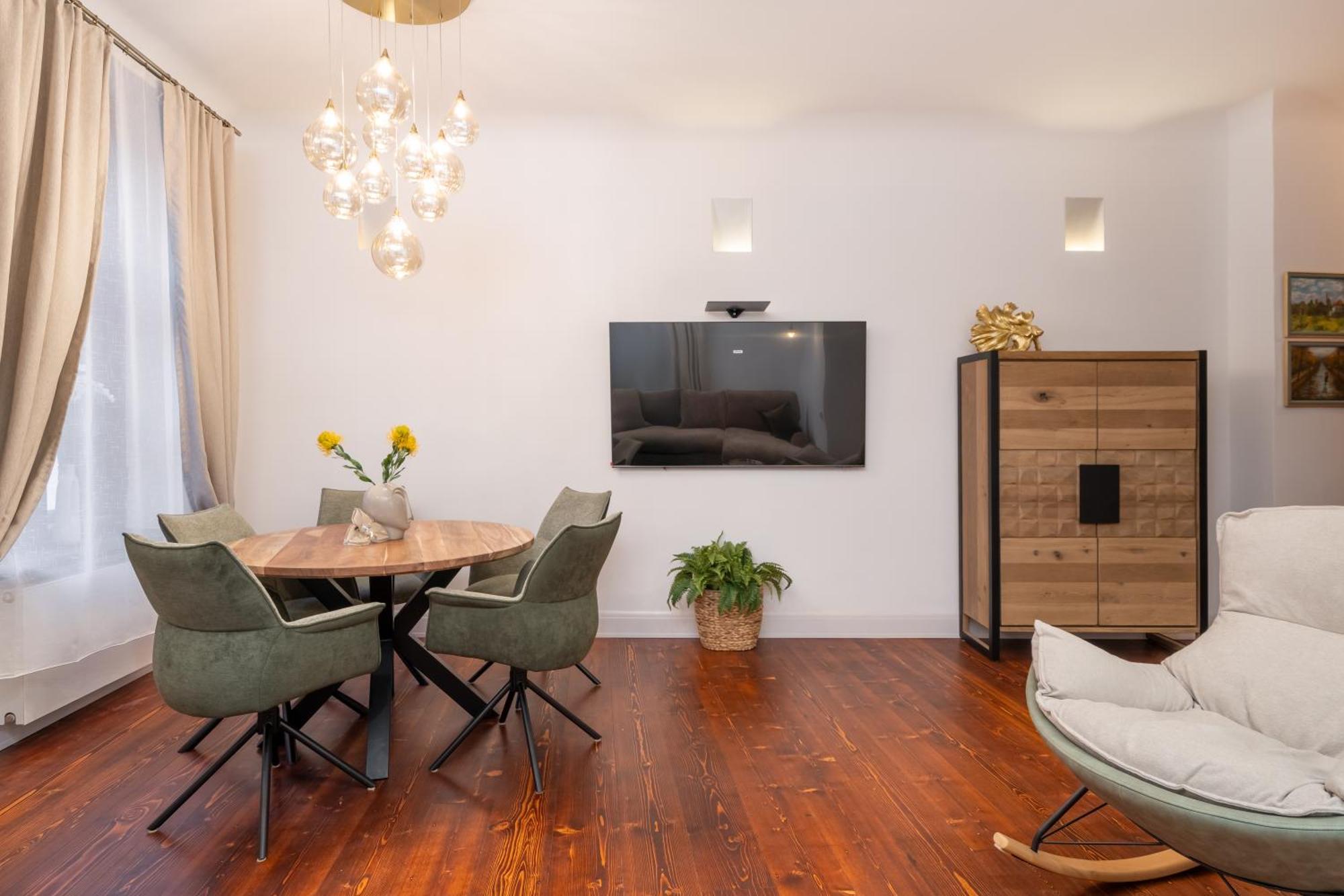 Apartment Soleil - Shine Of The Old Town, Parking & Sauna *