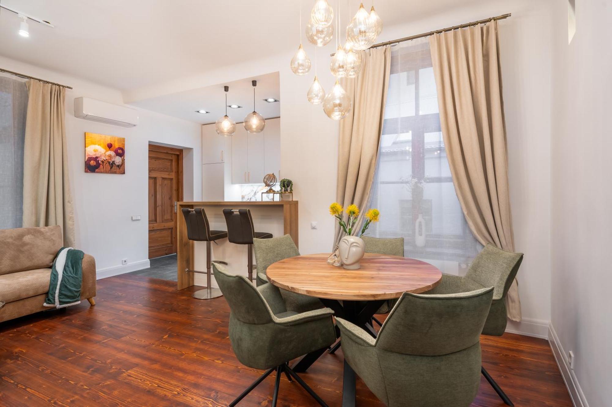 Soleil - Shine Of The Old Town, Parking & Sauna Apartment *